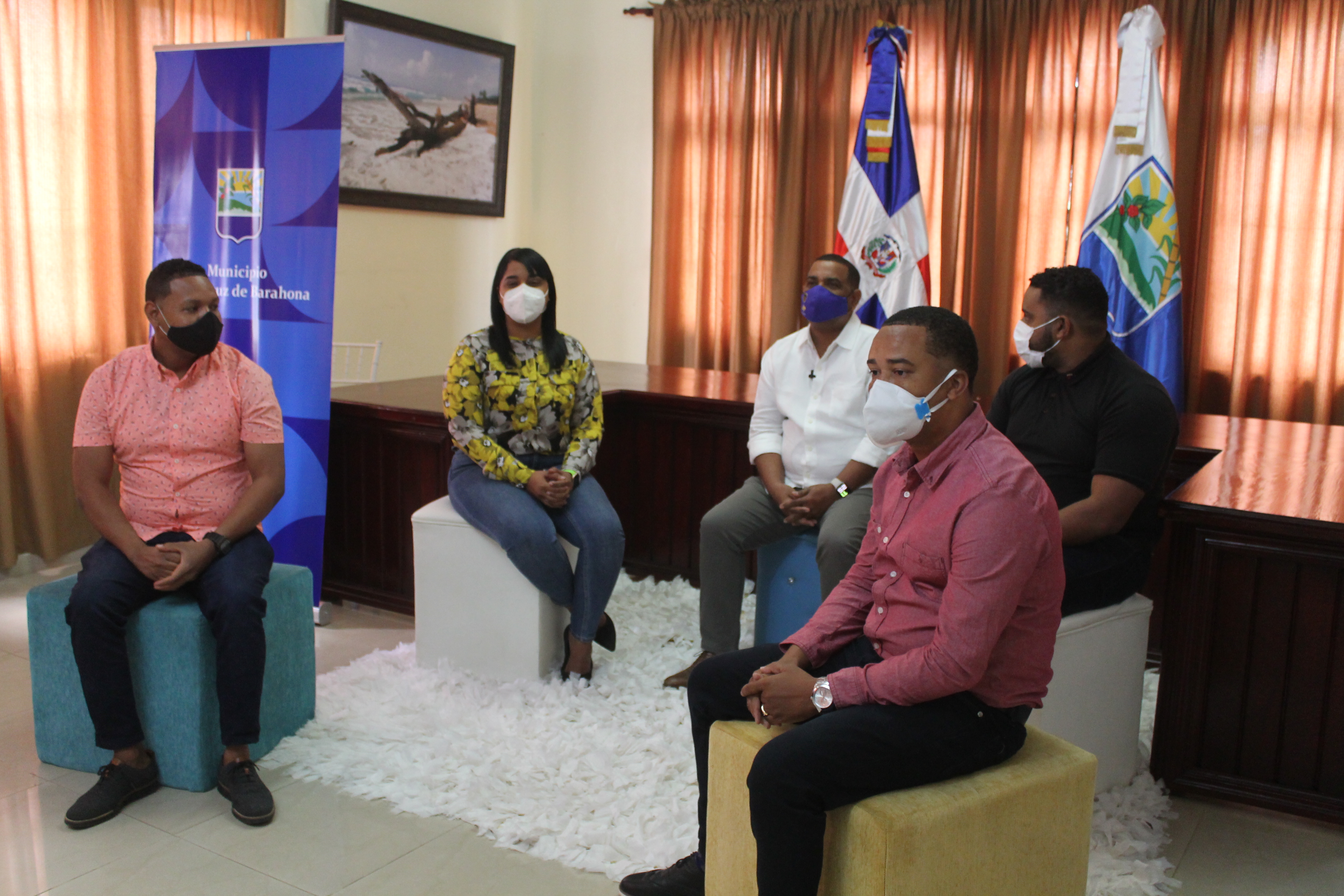 Alcalde del municipio Barahona anuncia importantes proyectos en la celebración del Día de Nacional de la Juventud.'