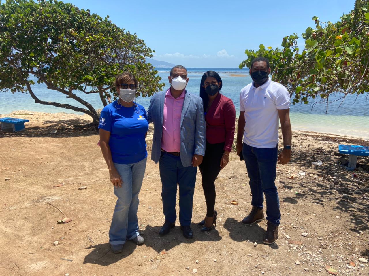 Alcaldía de Barahona recibe Ingenieros del Ministerio de Turismo para Levantamiento del Proyecto Rehabilitación Playa Saladillas'